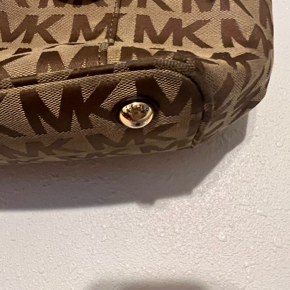 Mk purse - Picture 3 of 16